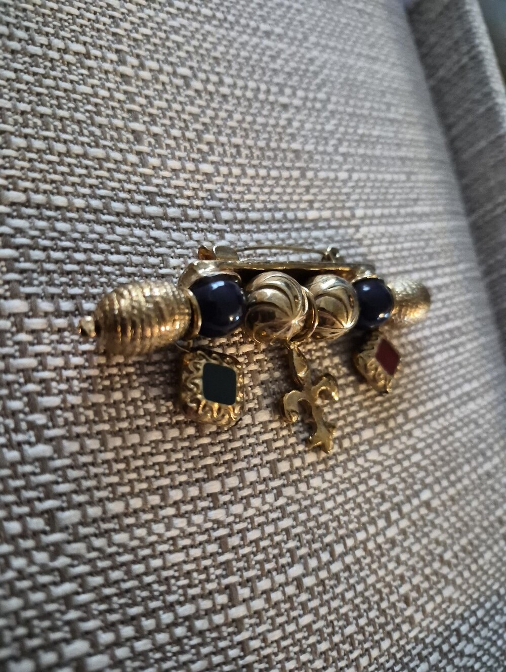 Gold-Tone Fleur-de-Lis Vintage Style Bar Brooch with Black Beads - Picture 4 of 5